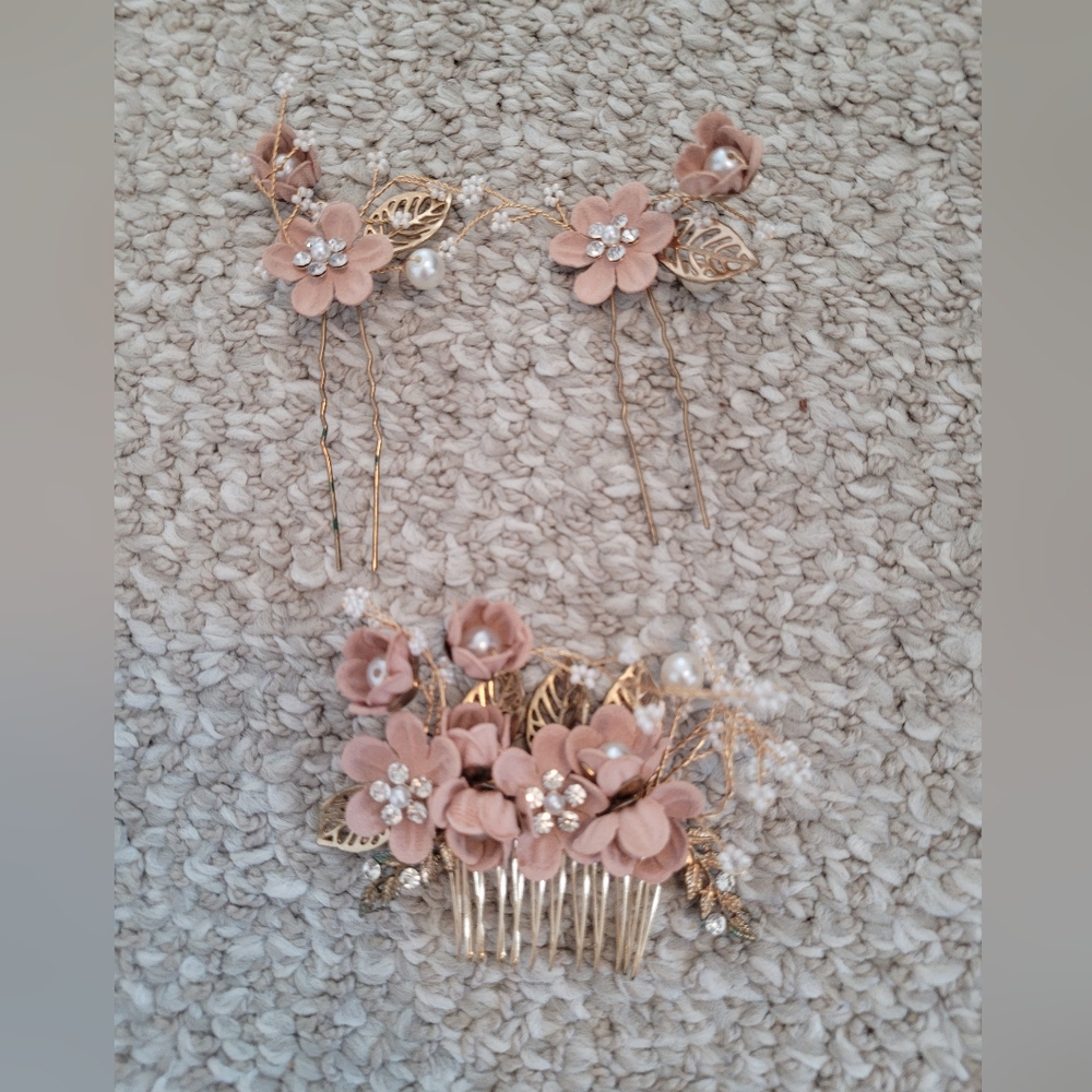 Elegant Gold Floral Hair piece